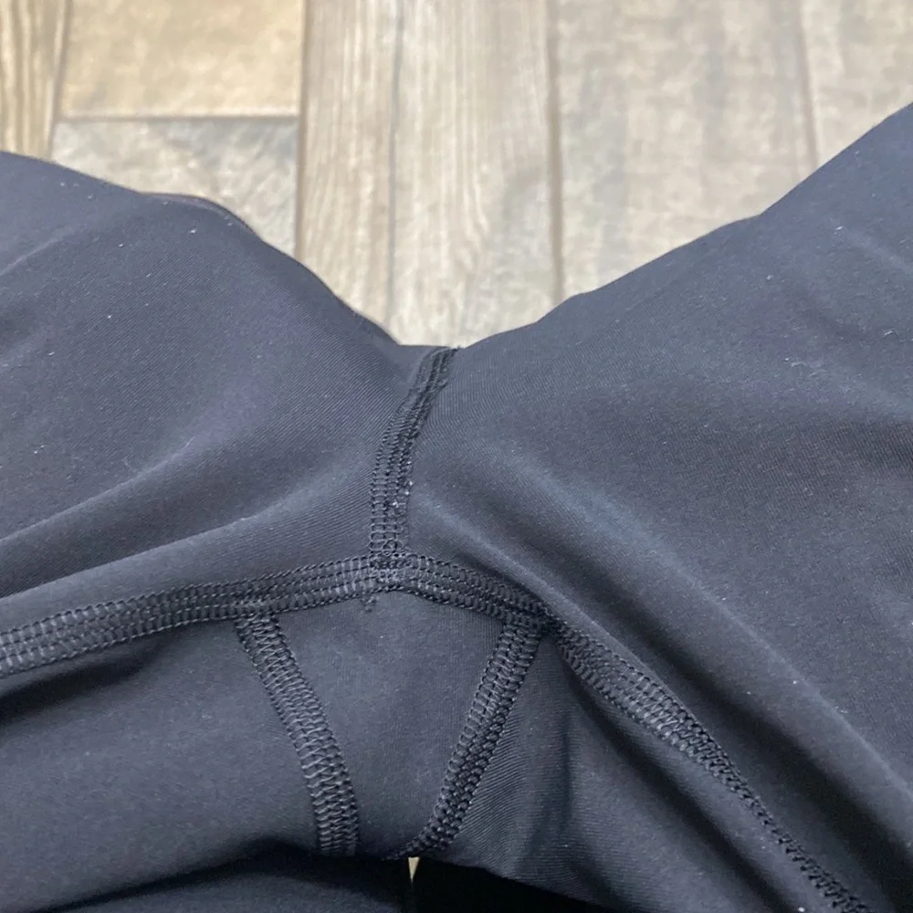 Lululemon black crop leggings size 4 - Picture 11 of 13